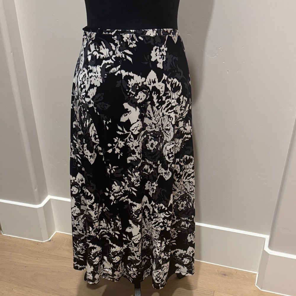 Nine West Floral Black and White Women's Skirt